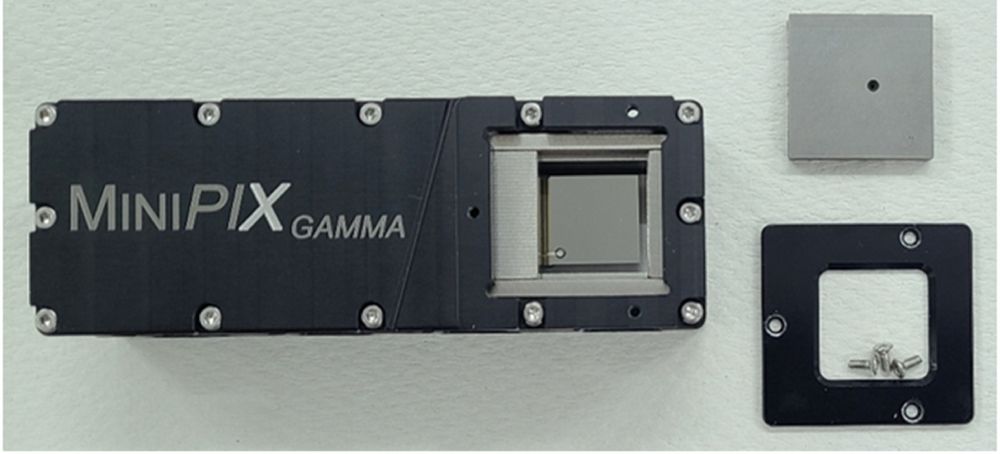 散乱X線の測定に用いた小型の半導体検出器 MiniPIX（Timepix3）